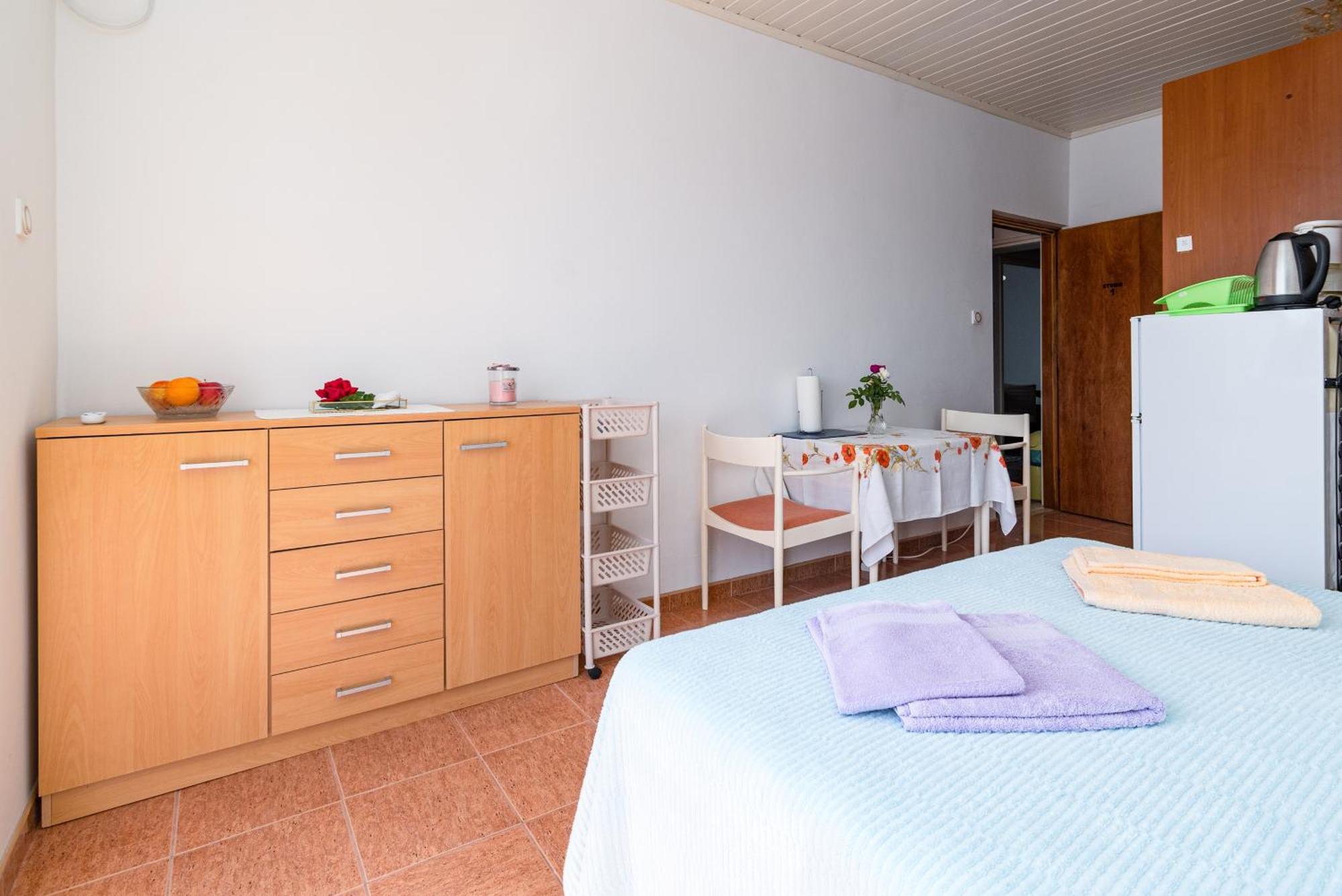Apartments And Rooms With Parking Space Skrbcici, Krk - 21231 Zimmer foto